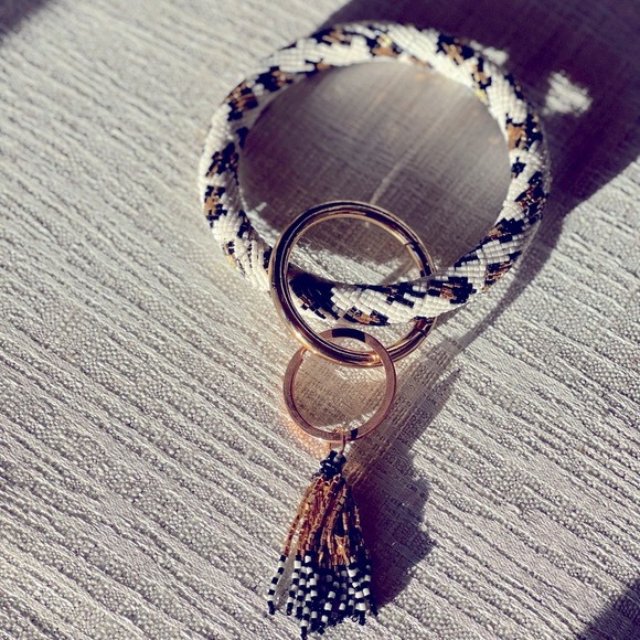 Frosty White Gold Jungle Print Bead Bangle Bracelet With Key Ring Tassel Holder - Picture 4 of 5